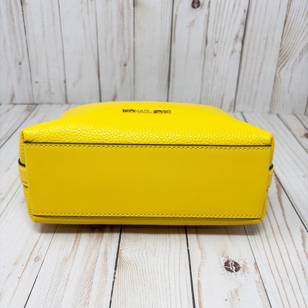 MICHAEL KORS Ember Small Bag in Daisy Yellow - New without crossbody strap - Picture 6 of 9